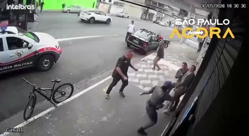 A Fucking da Silva Grabs Cops Gun