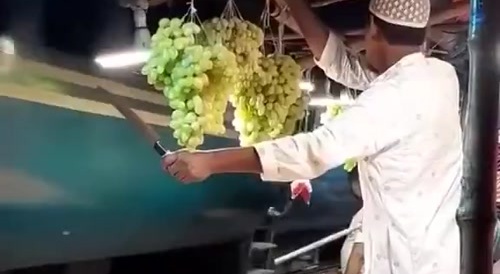 Bangladeshi fruit sellers