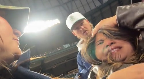 "Show Your Tits!" Lady Gets Balled