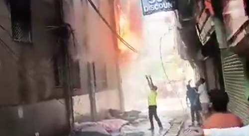 Fire in delhi hotel kills 21 foreigners