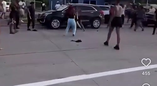 Chubby Ratchets Fight on Day-Off Work