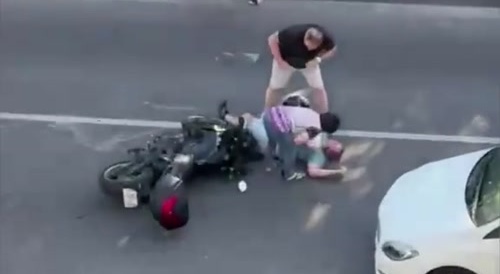Arrestation attempt turns funny in france