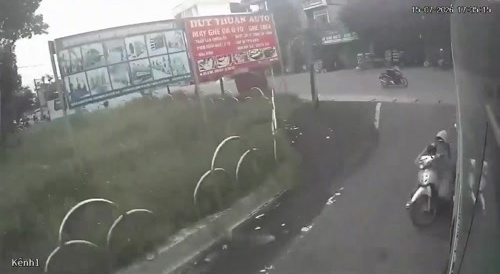 Chick On A Moped Gets Her Head Squshed Like A Grape