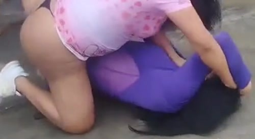 Big Booty Fight !