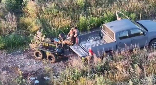 A ukrainian rescues two wounded comrades.