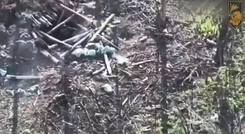 A ukrainian soldier kills two russian terrorists at close range.