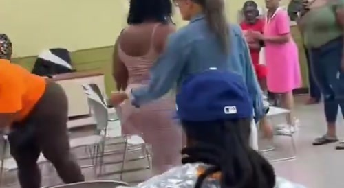 Chubby Ratchets Fight at 'da Welfare Office' - Chicago