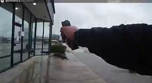 Money-Store Robber Gets Away With a Dozen Bullets