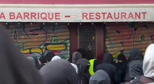 stinky Parisian looters