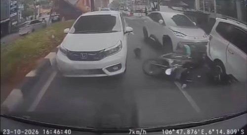 Scooter Rider Gets Wrecked